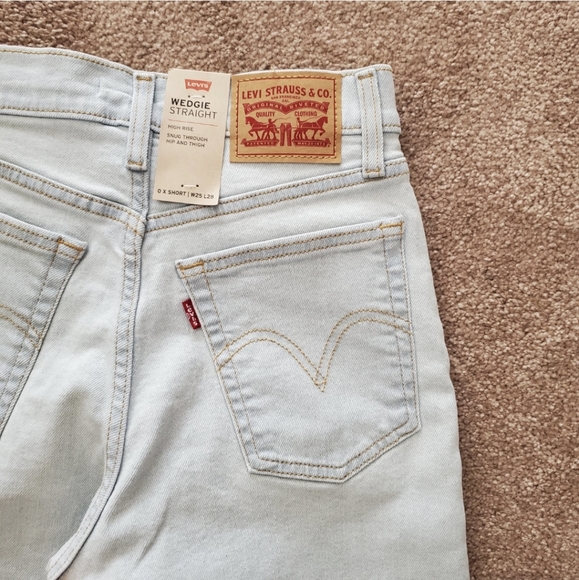 Levi's Wedgie High Rise Waisted Straight Jeans Light Blue Wash Vintage - Picture 11 of 11